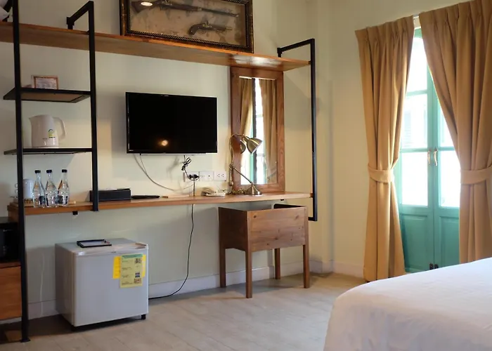 Siri Poshtel *