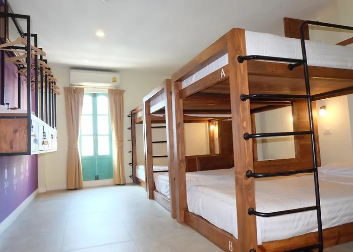 Siri Poshtel *