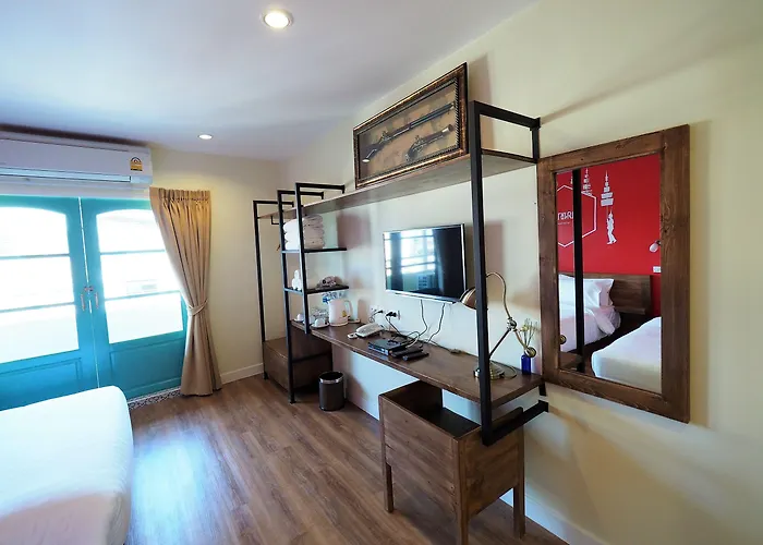 Siri Poshtel *