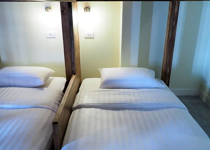 Siri Poshtel *