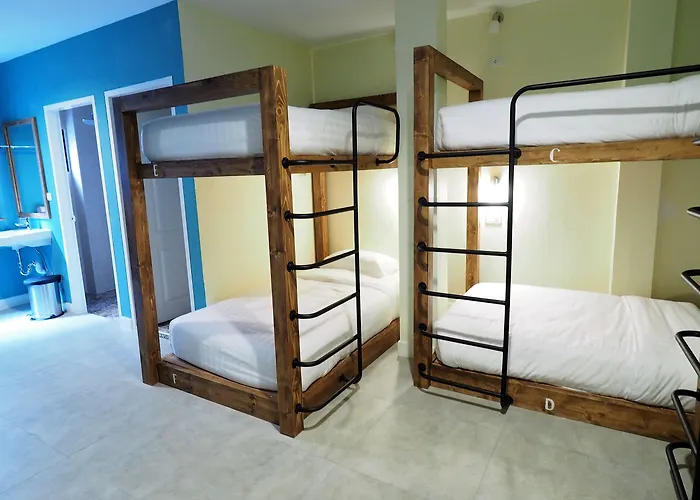 Siri Poshtel *